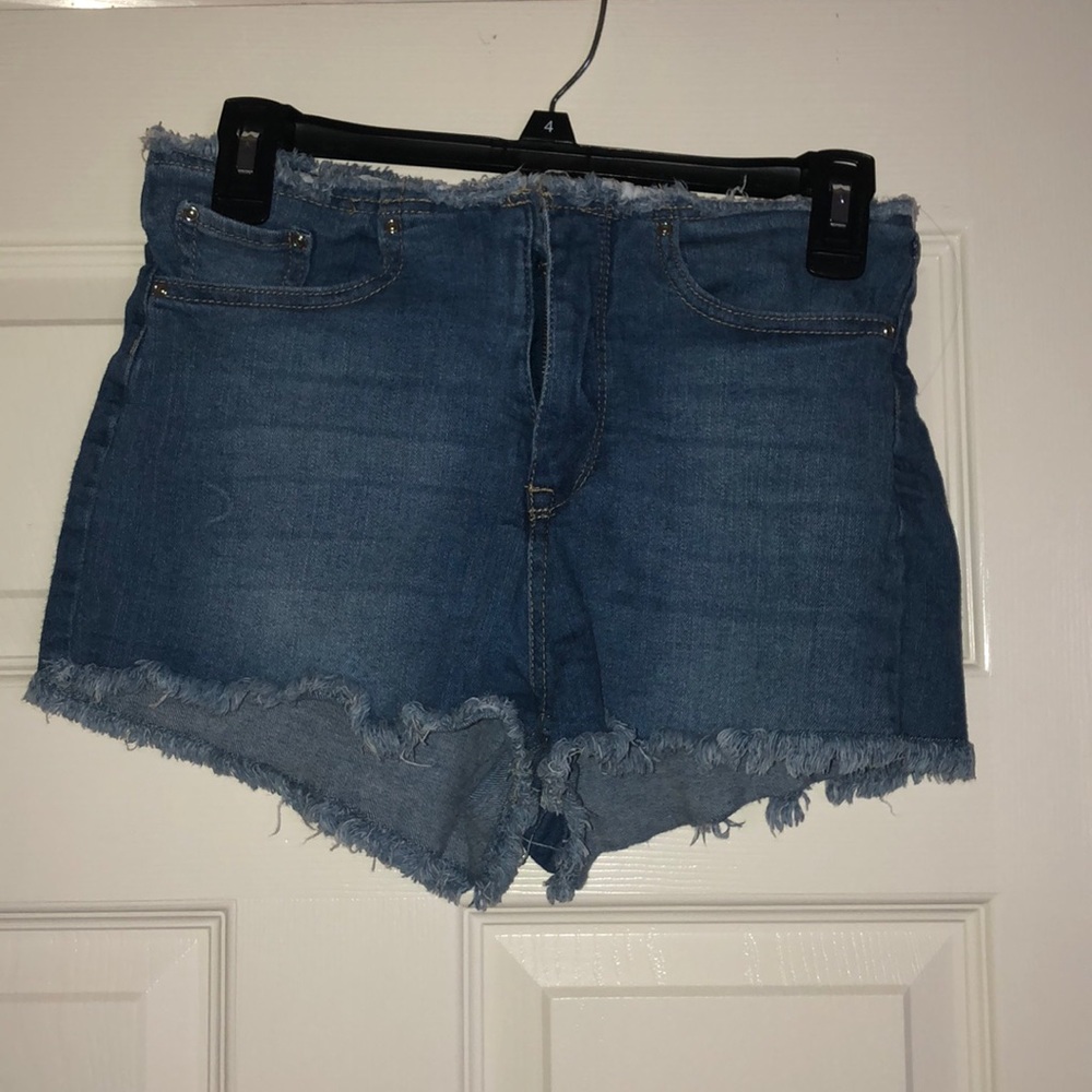 DENIM SHORTS - FRAYED